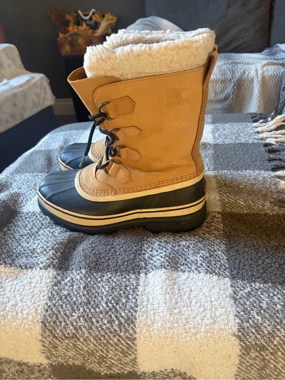 Sorel Tan and Black Winter Lace-Up Boots with Sherpa Cuff